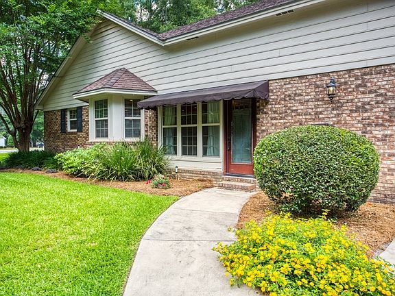 2nd image of 4903 Meadowood Cir