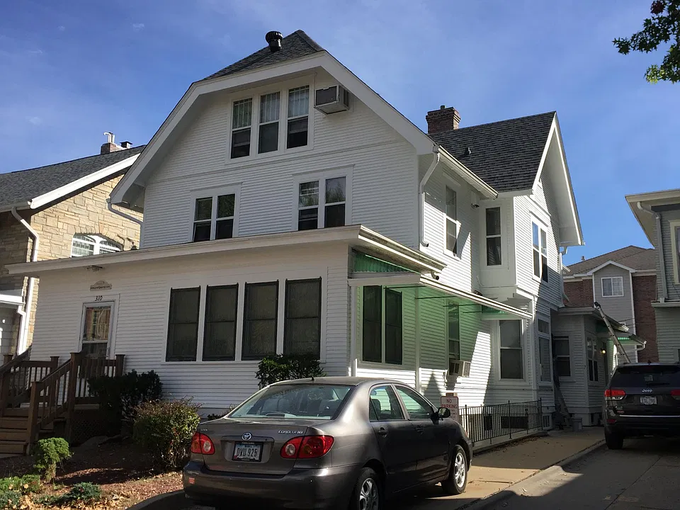 310 N Clinton St #4