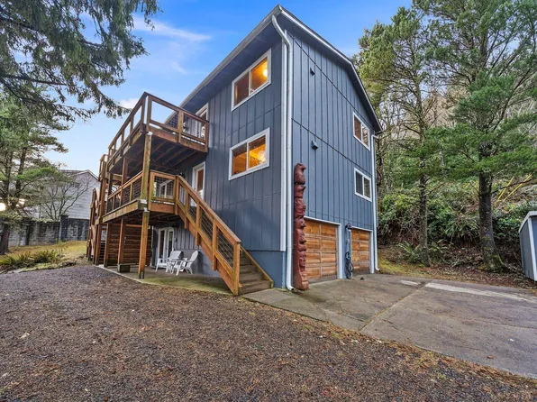 1590 Cape Meares Loop NW, Tillamook, OR 97141