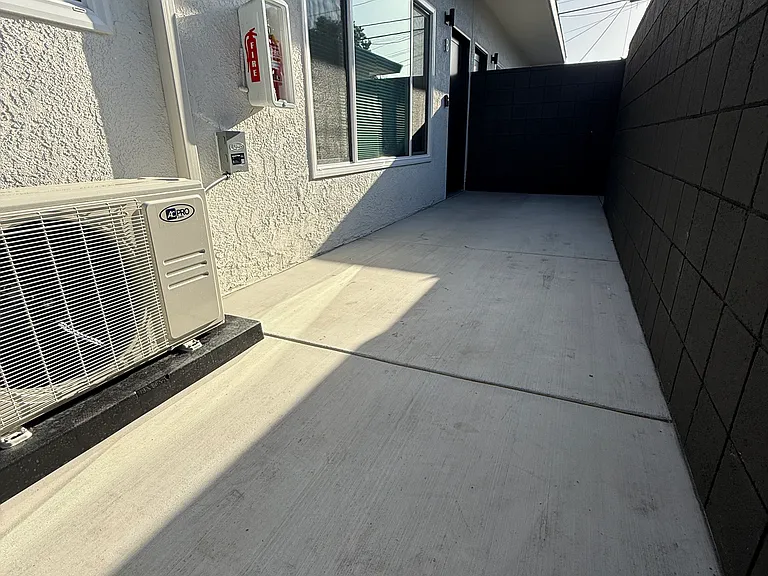 1509 N Hollywood Way #B — Photo 21