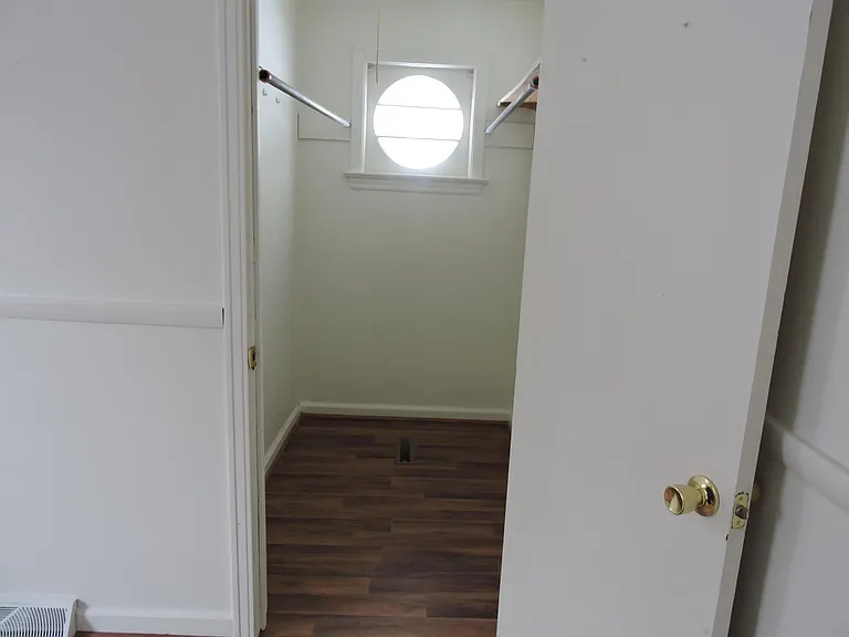 305 W Northview Ave — Photo 18