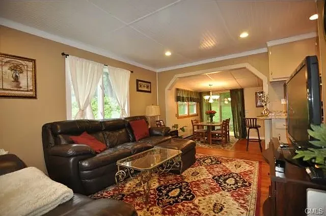 1 Pomperaug Rd — Photo 4