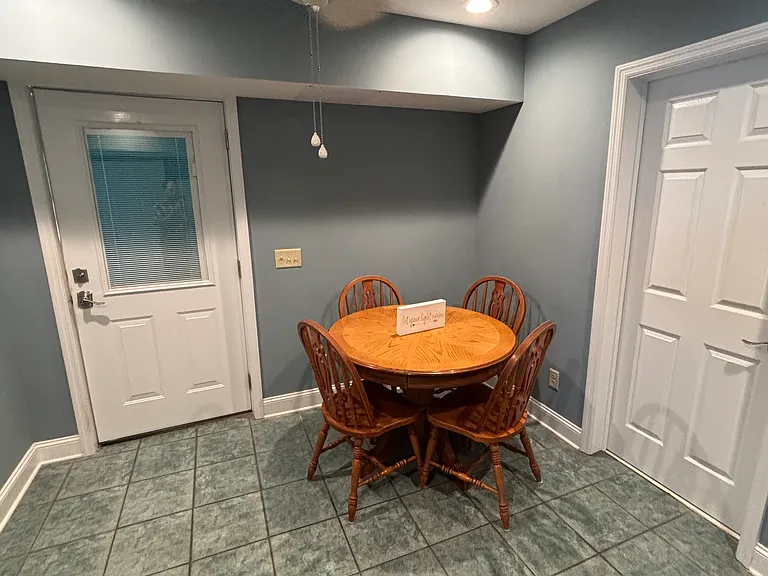 Cobblestone Hill Dr — Photo 10