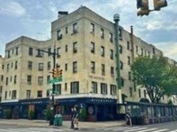 21-78 35th St #5F, Astoria, NY 11105