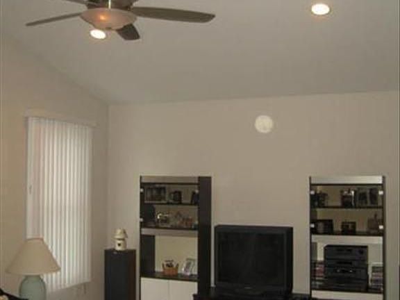 5th image of 3061 Oakland Dr