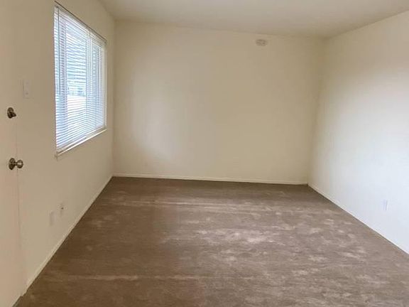 3rd image of 30 Gardiner Ave #3