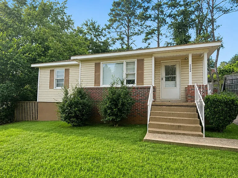 1124 Altamont Rd — Photo 1