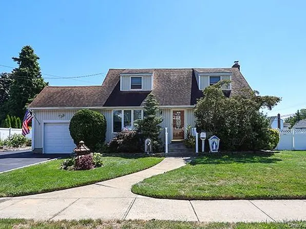 1 Oakdale Place, Massapequa Park, NY 11762