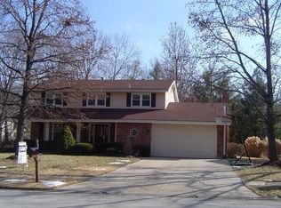 242 Oak Pass Ct, Ballwin, MO 63011