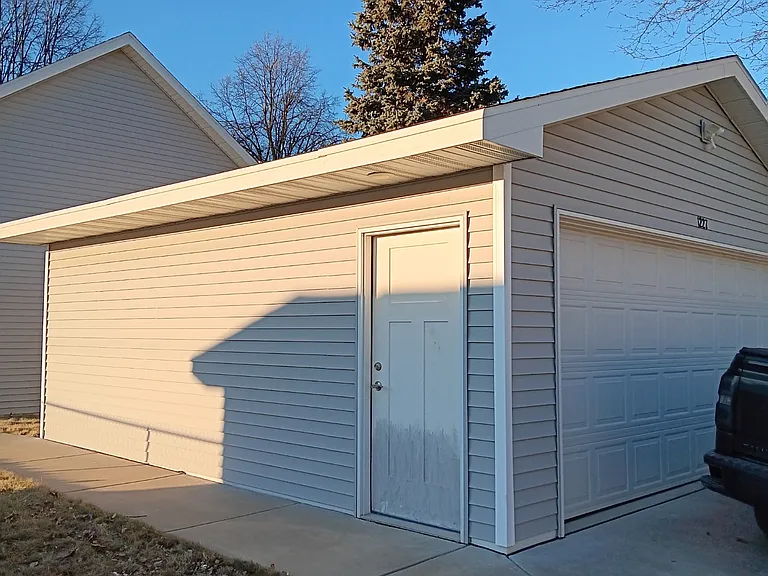 1227 S Greenwood Ave — Photo 4