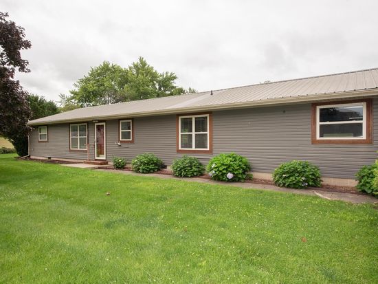 705 S Brown St, Otterbein, IN 47970