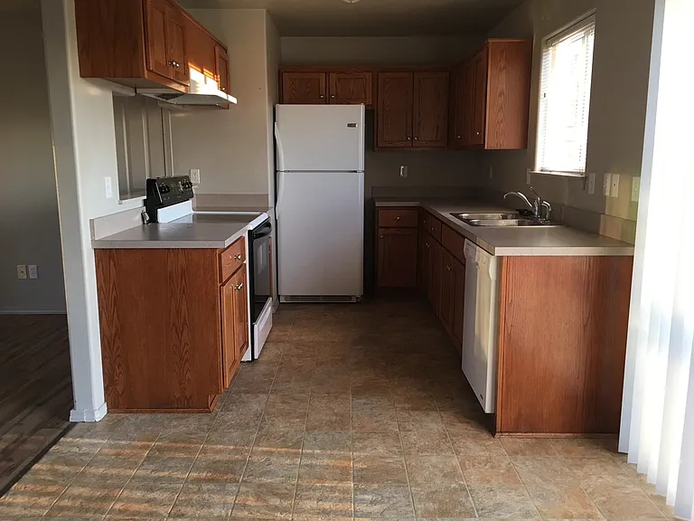 445-449 NE West Ave #445-3 — Photo 9