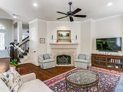 11937 Edgestone Rd, Dallas, TX, 75230