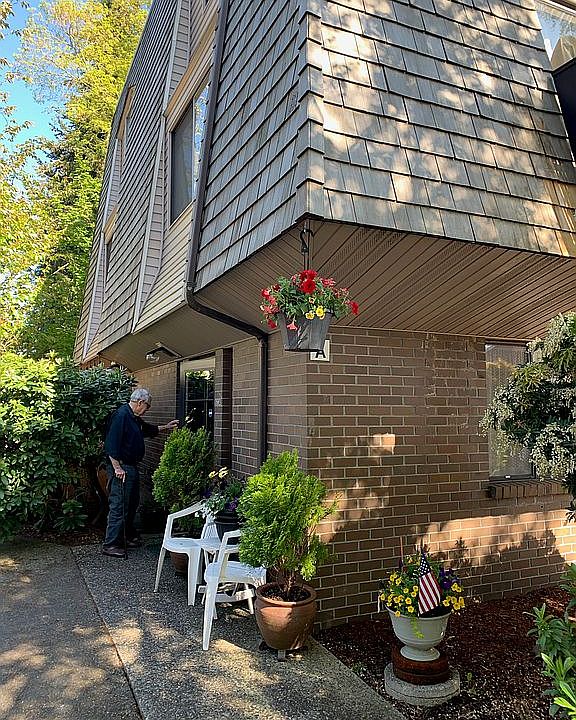 Attractive, off-street entry