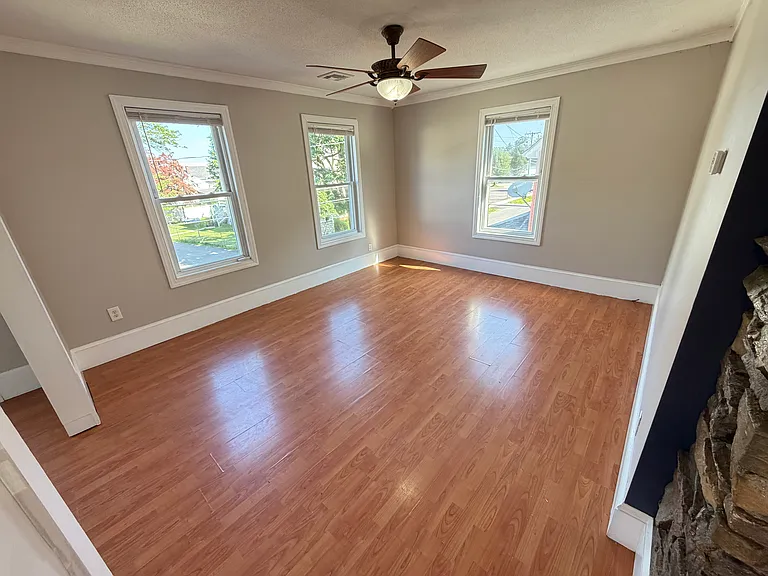 10 Taylor Ave #10 — Photo 6