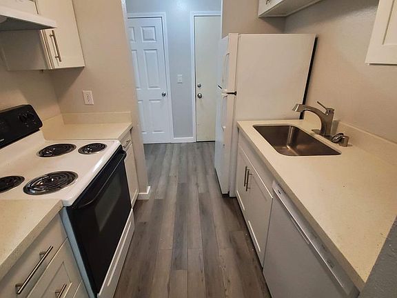 3rd image of 1934 Lincoln Ave SE APT 104
