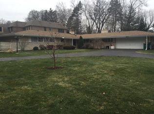 31 Essex Ln, Lincolnshire, IL