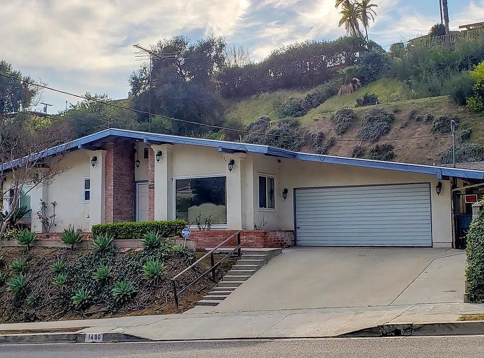 1st image of 1490 E Glenoaks Blvd