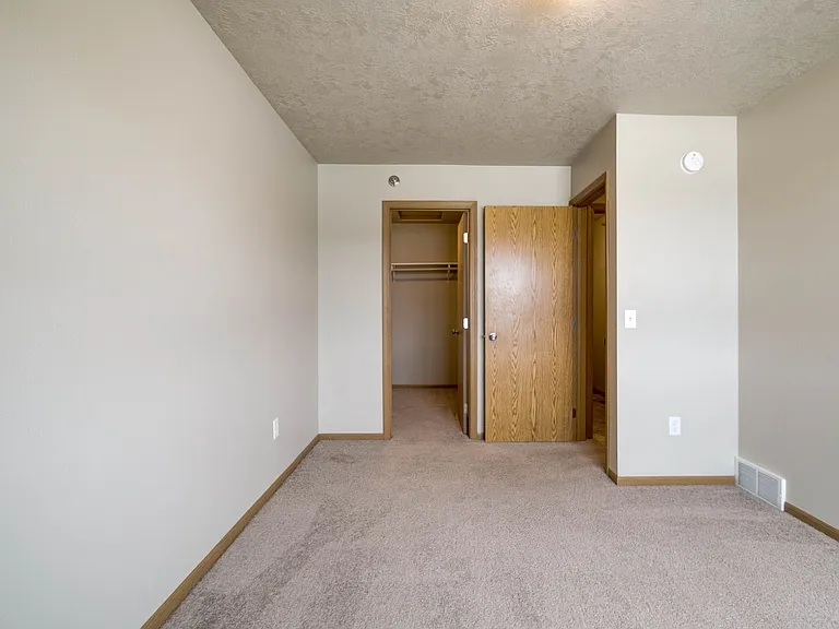 2200-2226 Landmark Cir NW — Photo 9
