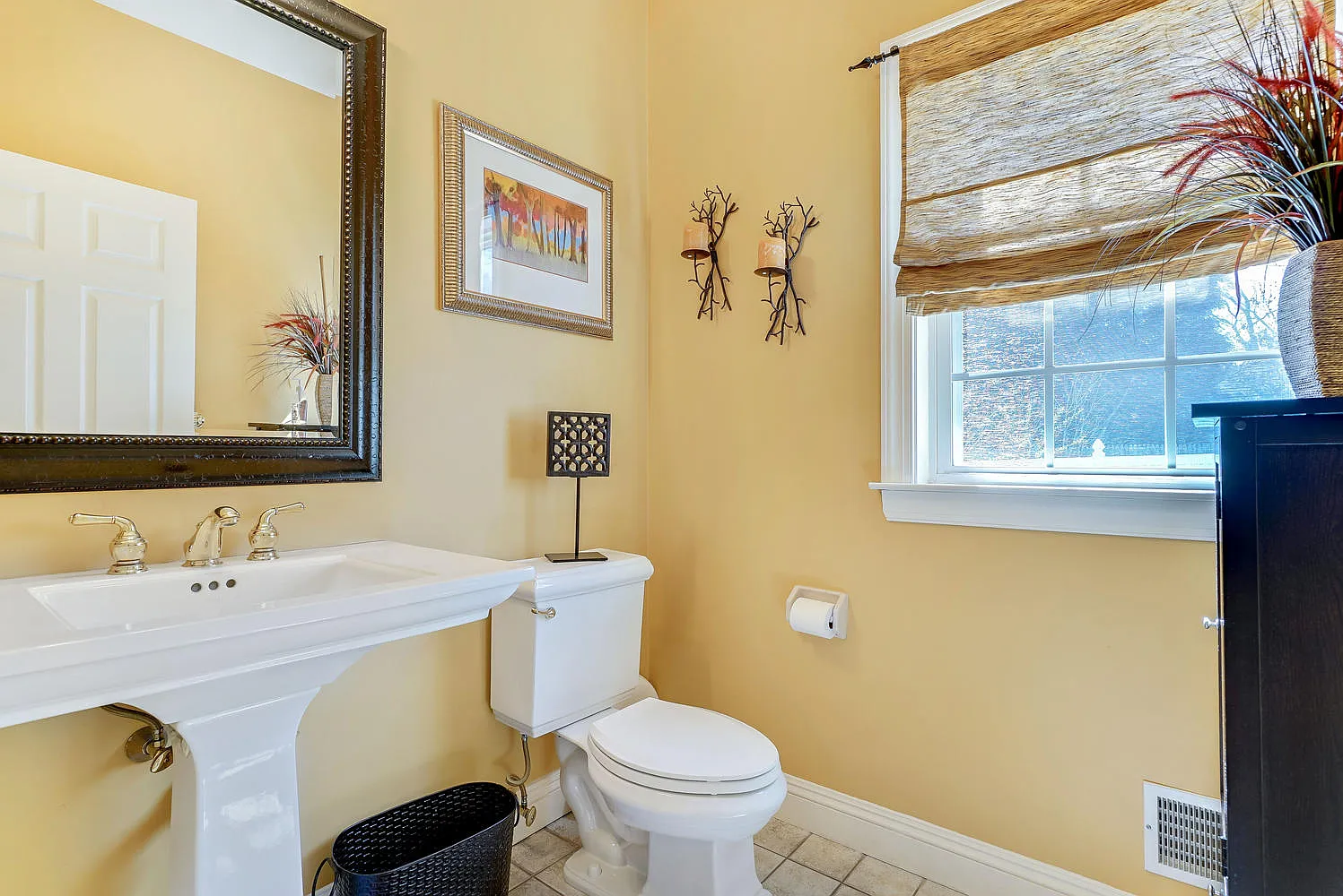 1573 Country Club Ln photo 1