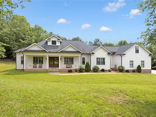 155 California Dr, Easley, SC 29642