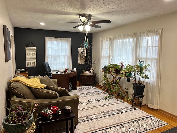 5th image of 1408 W Prospect Ave