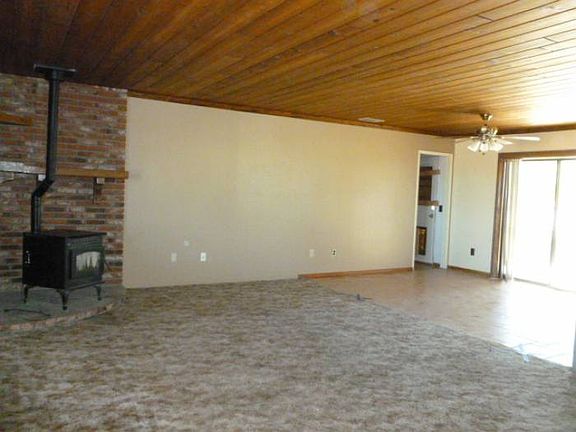 Living room w/ Fireplace