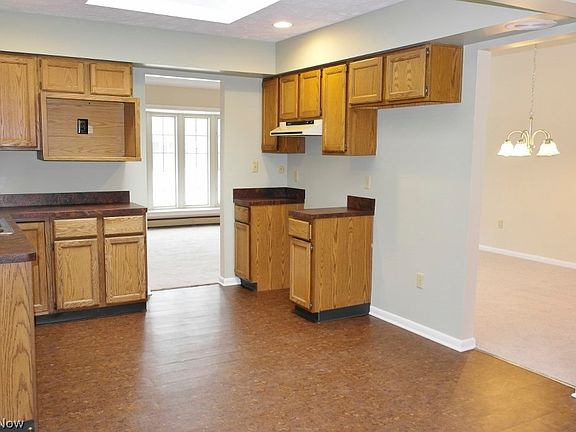 4th image of 46 N Lakehurst Dr