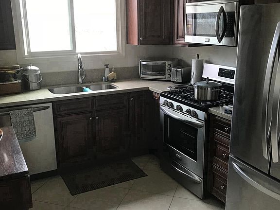 Remodeled kitchen- new appliances 