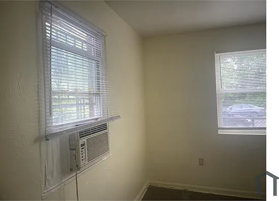 6006 Clay St NE — Photo 9