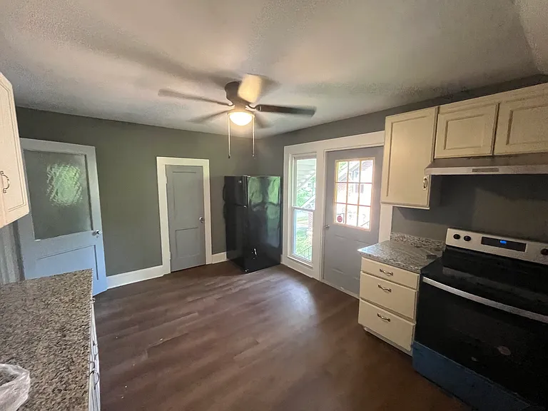 724 S Broad St — Photo 26