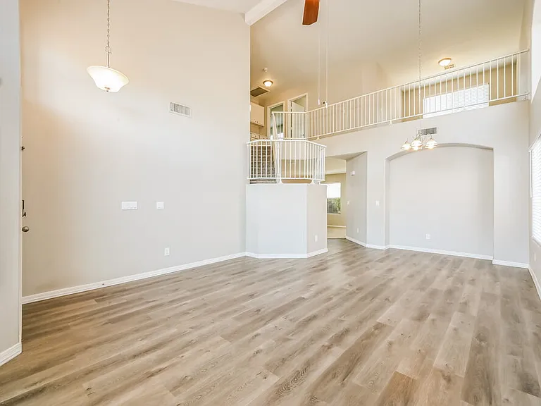 1036 W Olive Ave — Photo 8