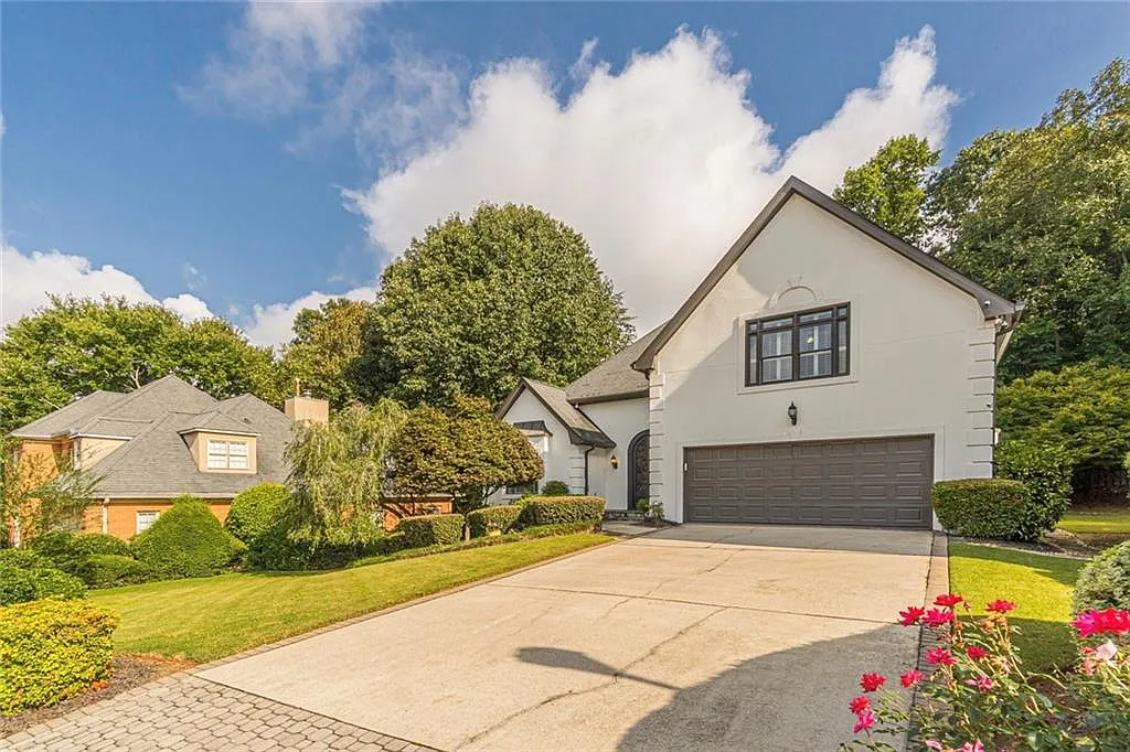 1090 Tennyson Pl NE photo 1