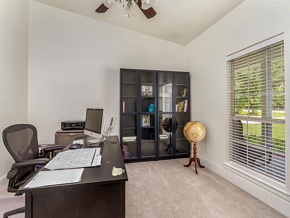 4th image of 826 Countrywood Cir