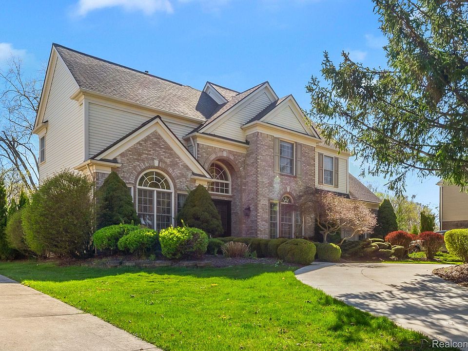 1st image of 47525 Fox Run Dr