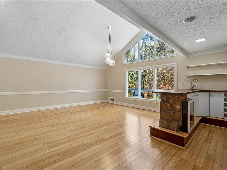 6895 Riverside Dr — Photo 5