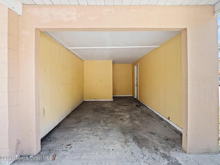 87 NW Irwin Ave — Photo 25