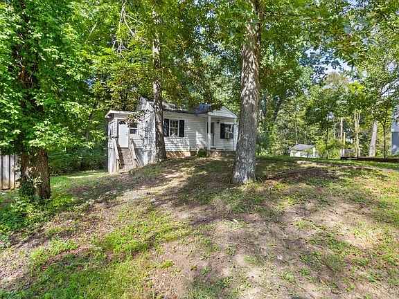 3rd image of 13 Proctor Dr