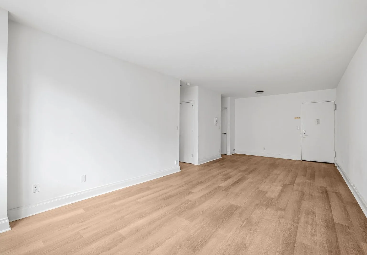 212 East 47th Street — Photo 3