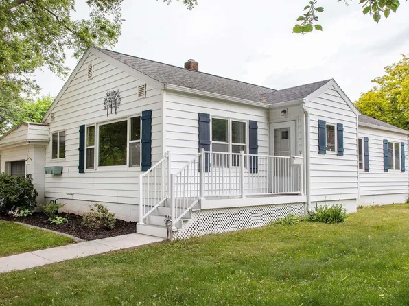 901 1st Ave SE, Waverly, IA 50677