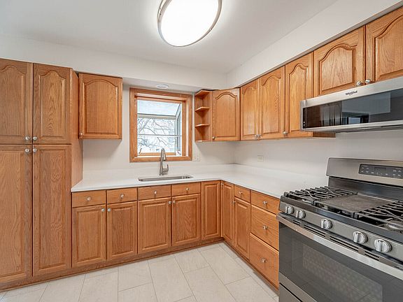 3rd image of 16336 Paxton Ave