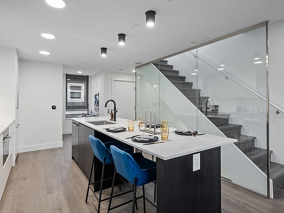 5th image of 2366 Birch St #5