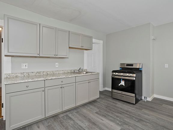 5th image of 744 Carew St #1