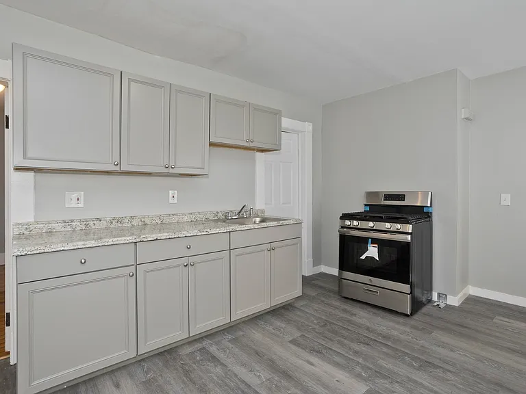 744 Carew St #1 — Photo 5