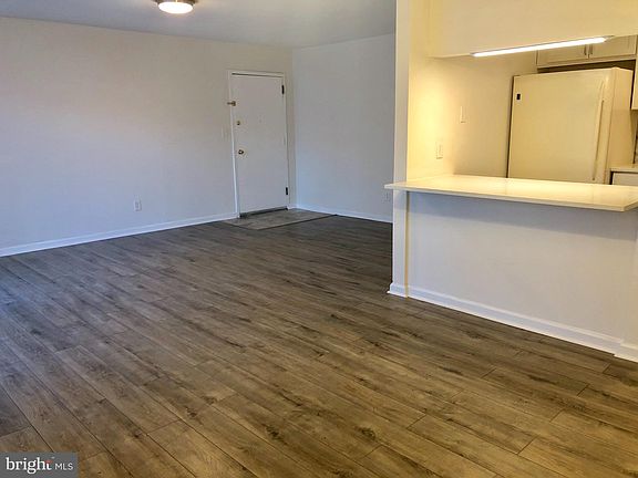 4th image of 204 Cork Ln APT 102