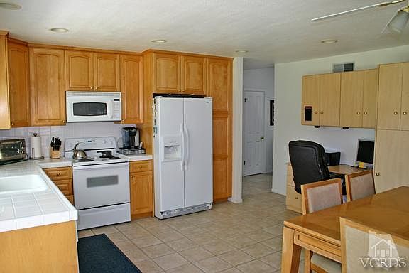 3rd image of 474 Fargo St