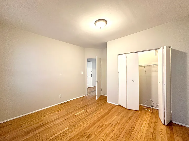2858 N Clark St #2 — Photo 12