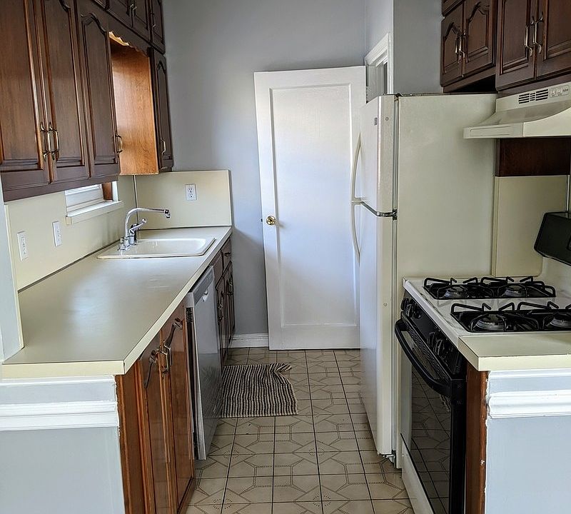1st image of 2301 33rd St #3