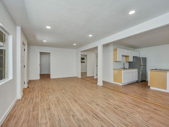 4th image of 9395 Gordon Springs Drive