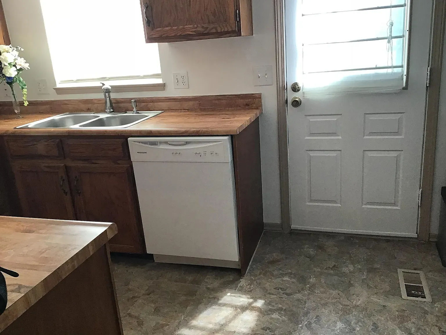 2 bed, 1.5 bath, 1036 sqft, $2,100 — Photo 4